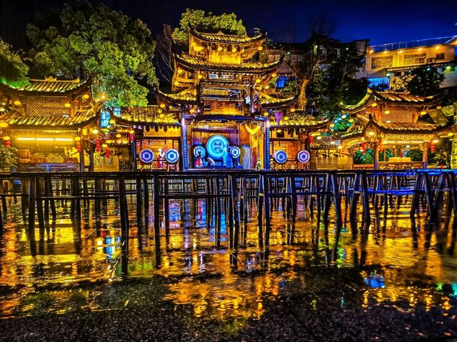 The waterfall town called Furong 芙蓉镇 is a must visit!