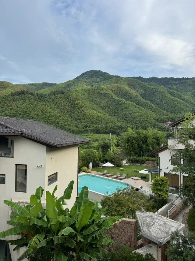 莫干山｜夏夜泳池邊的燭光晚餐