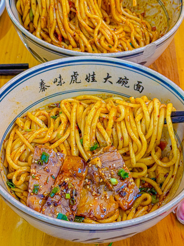 一落機就急不及待衝去食呢碗麵