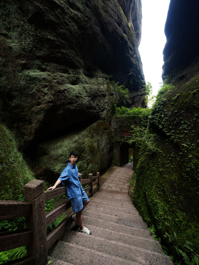 廈門出發2H真係好少用「震撼」形容一座山