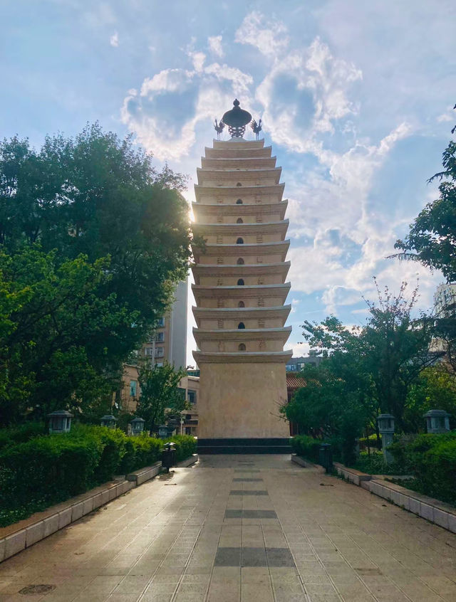 昆明東西寺塔遊玩記:穿越千年,邂逅古韻與浪漫 昆明東西寺塔遊玩記:穿越千年,邂逅古韻與浪漫