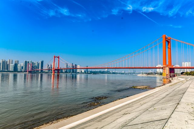 武漢鸚鵡洲長江大橋也太出片了吧！長江上的絕美風景線