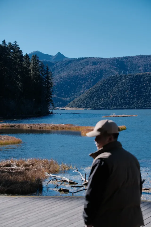 11.18的普達措很藍