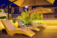 喺玖福度假酒店嘅泳池邊hea住,連時間都慢到好似變咗熱帶生果味嘅氣泡水。