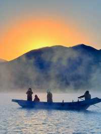 瀘沽湖晨霧絕了誰懂藍調時刻的美!拍出油畫大片