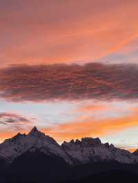 在梅里雪山腳下,等一場沒有盡頭的日落。