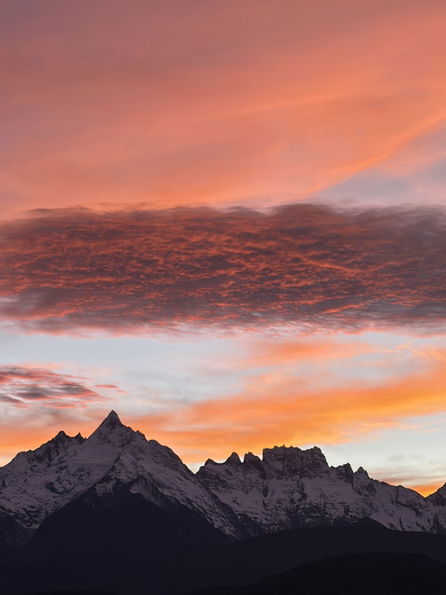 在梅里雪山腳下,等一場沒有盡頭的日落。 在梅里雪山腳下,等一場沒有盡頭的日落。