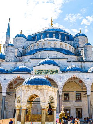 The Heartbeat of Istanbul: The Blue Mosque, an architectural marvel built without a single nail!
