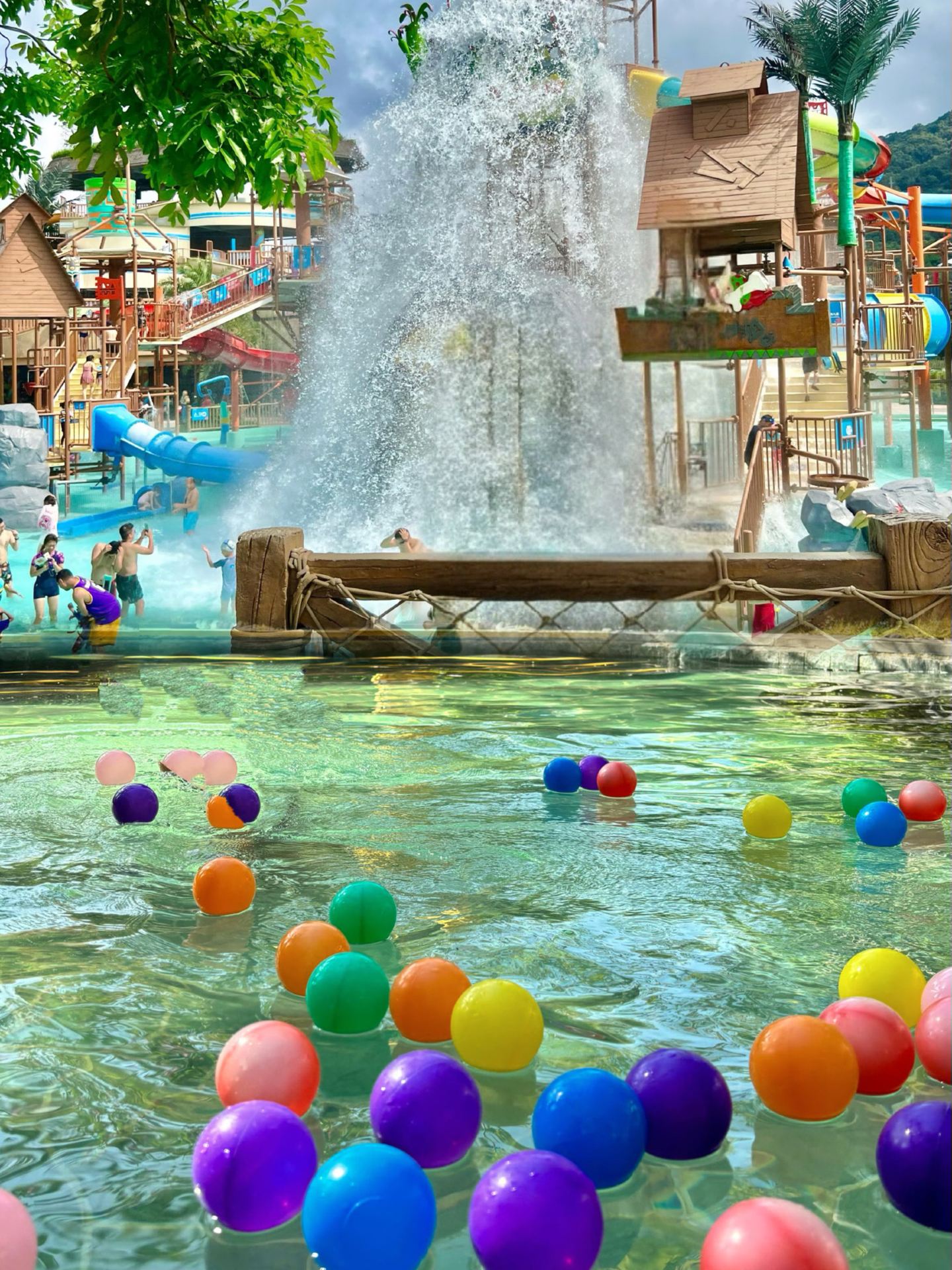Guangfo's top family-friendly kiddo spot, Qingyuan Xilegu, the must-visit Happy Planet for Children's Day