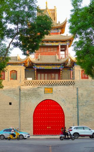 คู่มือท่องเที่ยวหยินฉวน | สถานที่ห้ามพลาดใน "เจียงหนานแห่งภาคเหนือ" - สำรวจสุสานจักรพรรดิราชวงศ์ซีเสี่ย + ชมพระอาทิตย์ตกในทุ่งหญ้า