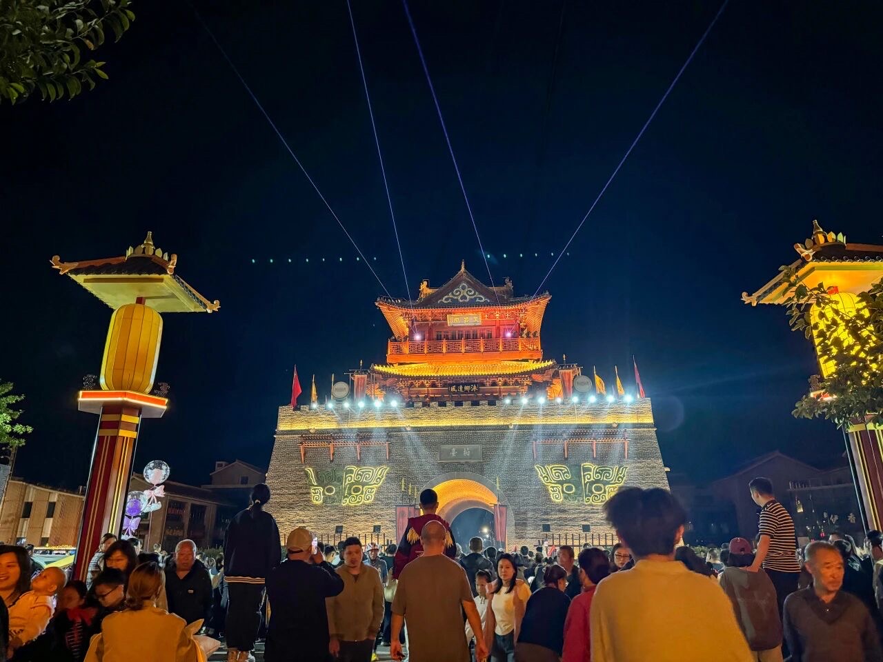 Enjoy the free sea of lights in Zhaoge at night