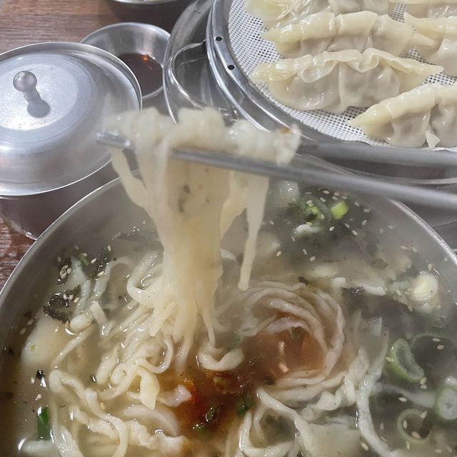 온양온천시장에서 맛과 가성비 다 있는 홍두깨칼국수