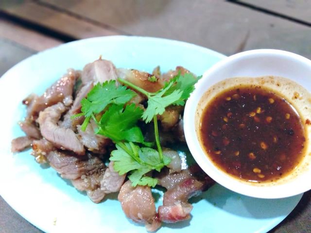 กินส้มตำกันร้านอาหารป้าอ้วน 2 