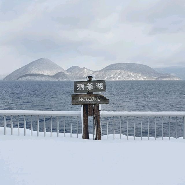 Onsen with a Breathtaking View of Lake Tōya