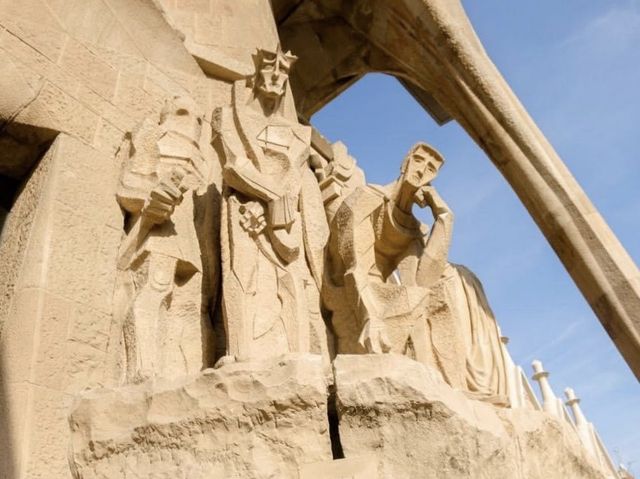 곡선으로 만 존재하는 가우디가 만든 사그라다 파밀리아 성당 ⛪️