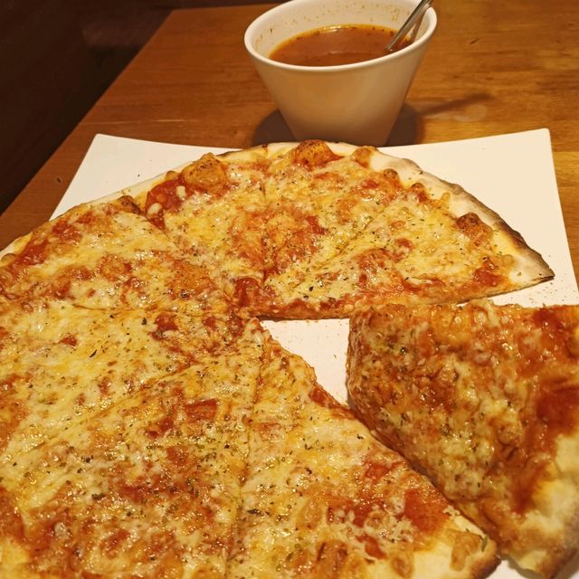 覺得好吃一直來~pizza rock 一個人吃12吋紐約披薩+一碗義式蔬菜湯