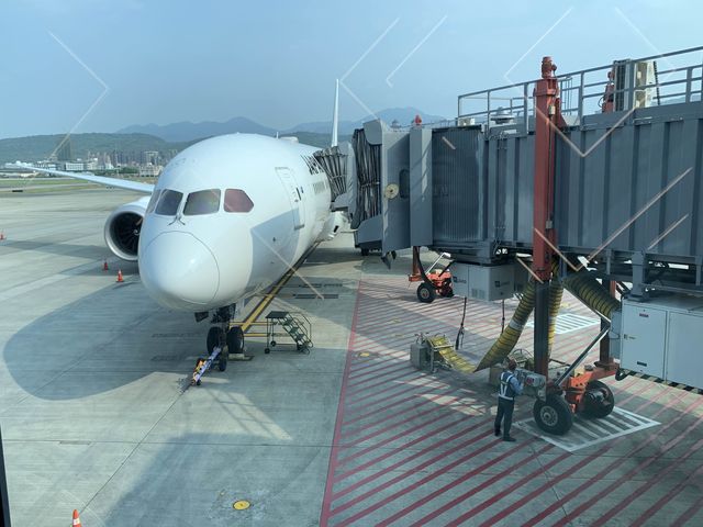 JAL JAL国際線エコノミー席でも楽々フライト！