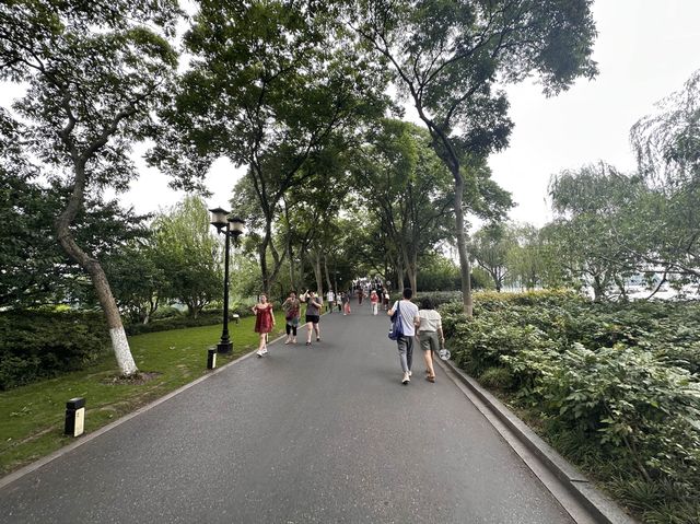 Xi Hu Lake - กลางสายฝน 