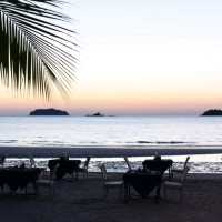 รีสอร์ทสไตล์ทรอปิคอลสุดชิลล์ริมหาดเกาะช้าง