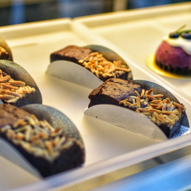 เอทซิกทีน คาเฟ่ (8SIXTEEN Cafe) 