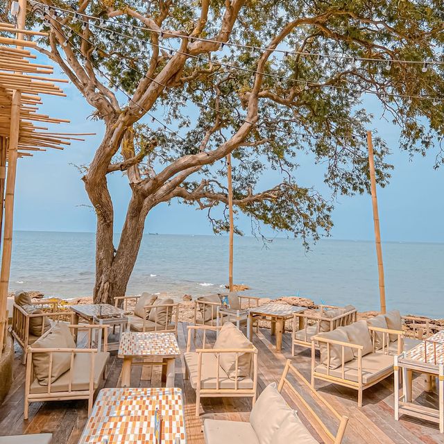 The Oxygen Pattaya ร้านอาหารและคาเฟ่สไตล์บาหลี