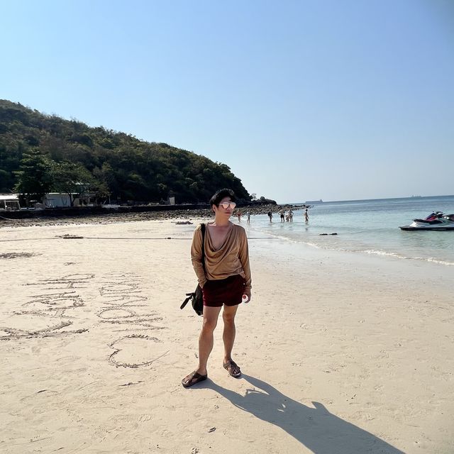 หาดสังวาลย์ ชายหาดที่มีสะพานไม้สีขาวทอดยาว