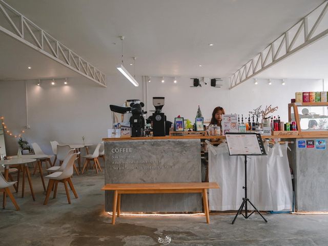 The bay cafe and eatery คาเฟ่ริมเลสงขลาสุดปัง