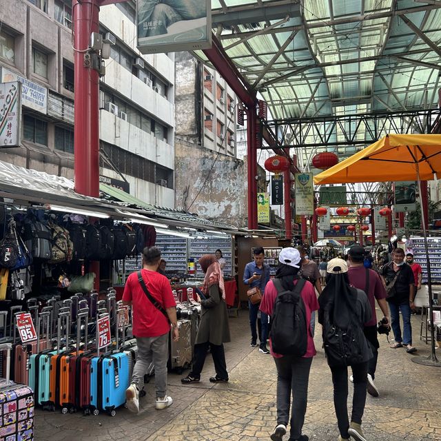 可以不用曬太陽的日間市集