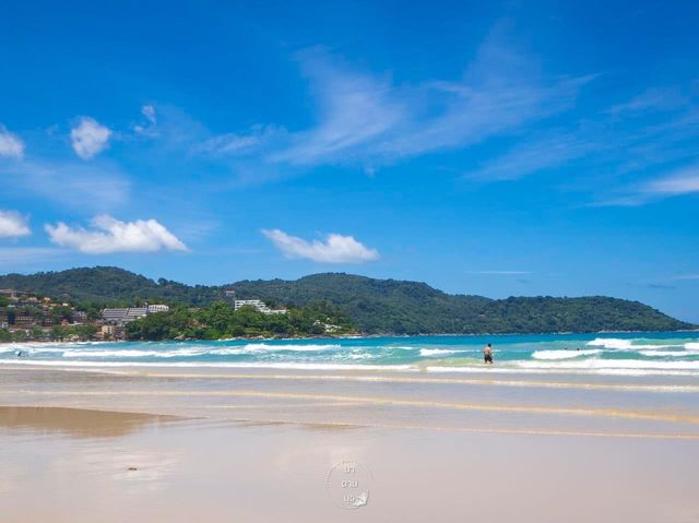 หาดทรายสีขาว อีกหาดน่าเที่ยวของภูเก็ต