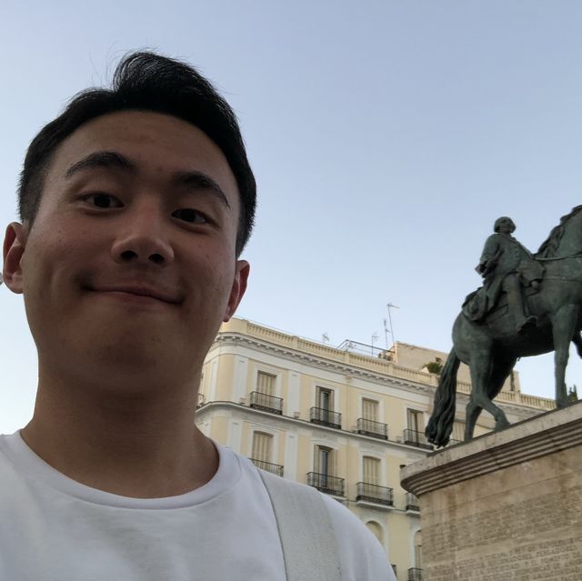 태양의 문 시계탑으로 유명한 푸에르타 델 솔 광장☀️