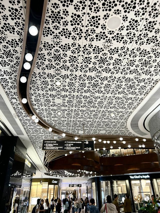 the most enchanting shopping mall ever😱❤️❤️
