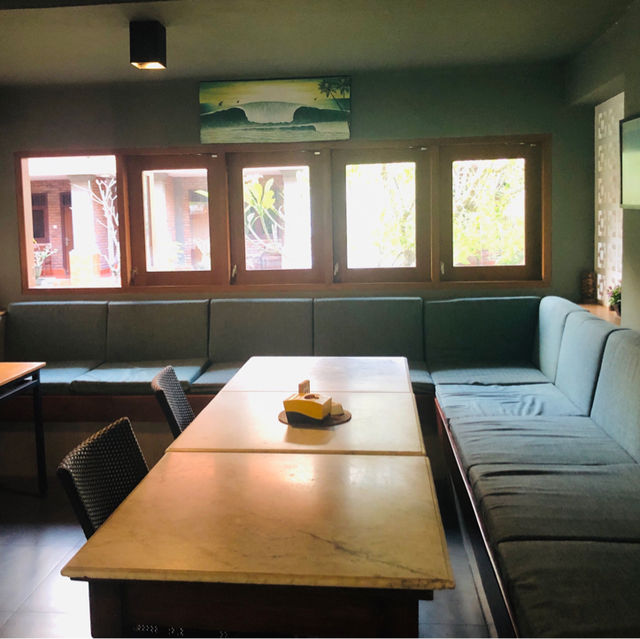 庫塔市區，寧靜幽雅的餐廳，一杯現打橘子汁冰沙，只要美金1元：Kedin Cafe