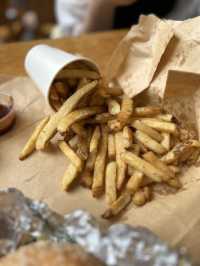 ［香港］ FIVE GUYS🇭🇰｜香港必吃美國連鎖速食店 漢堡超juicy🤤 