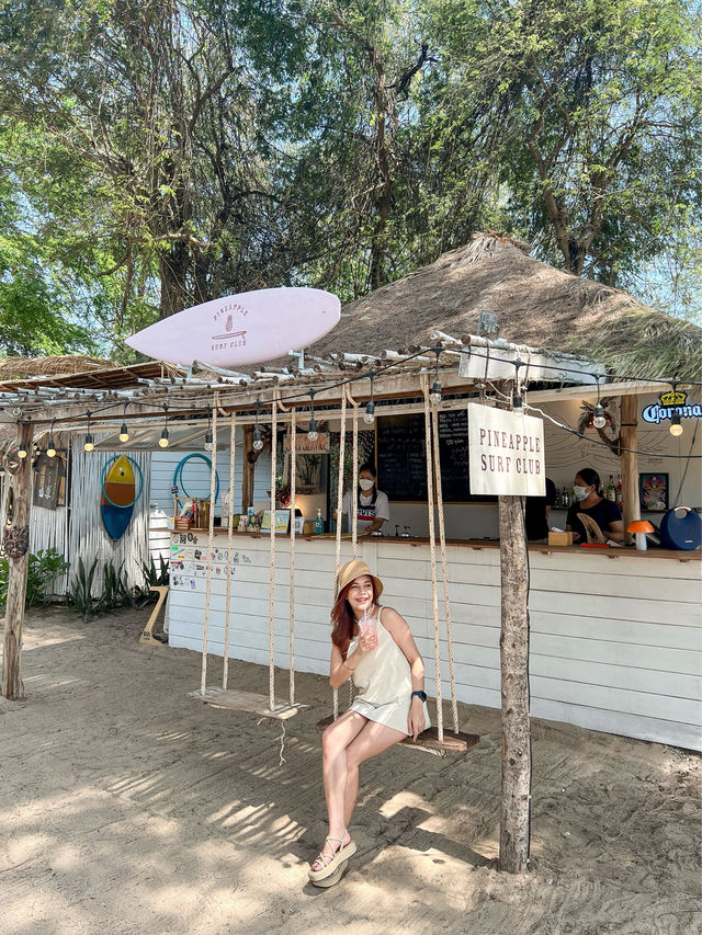 Pineapple Surf Club 🍍🏄🏻‍♀️