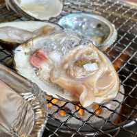 【韓国釜山・尾浦】テラスで海を眺めて豪快な貝焼きを味わう「ミポクッチブ」