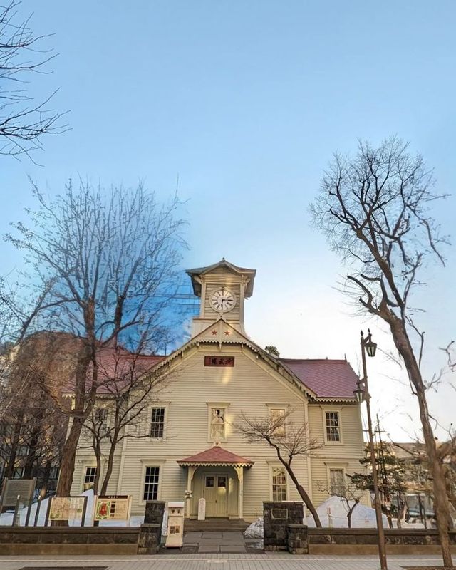 houses a museum and souvenir shop