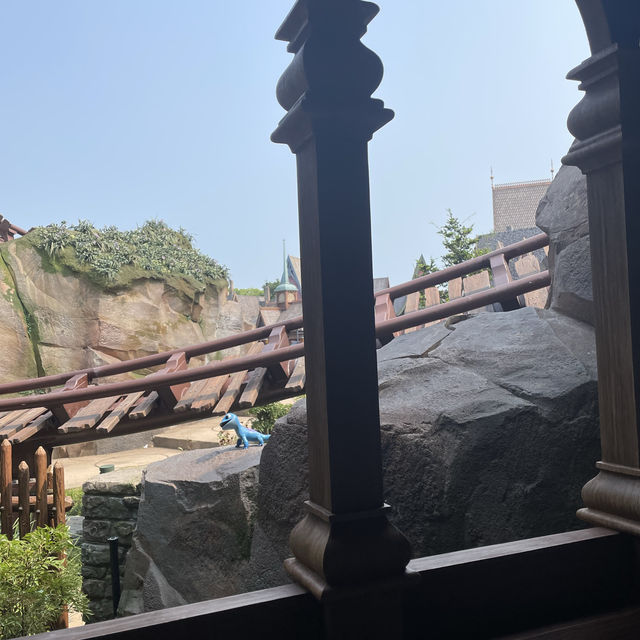 🏰🌟「奇幻之旅：探索香港迪士尼樂園的魔法世界！」🌟🎠