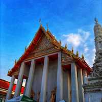 วัดประยุรวงศาวาส ชมเจดีย์แบบมีแกนกลาง