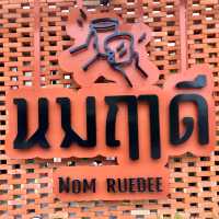 Nom Ruedee Cafe