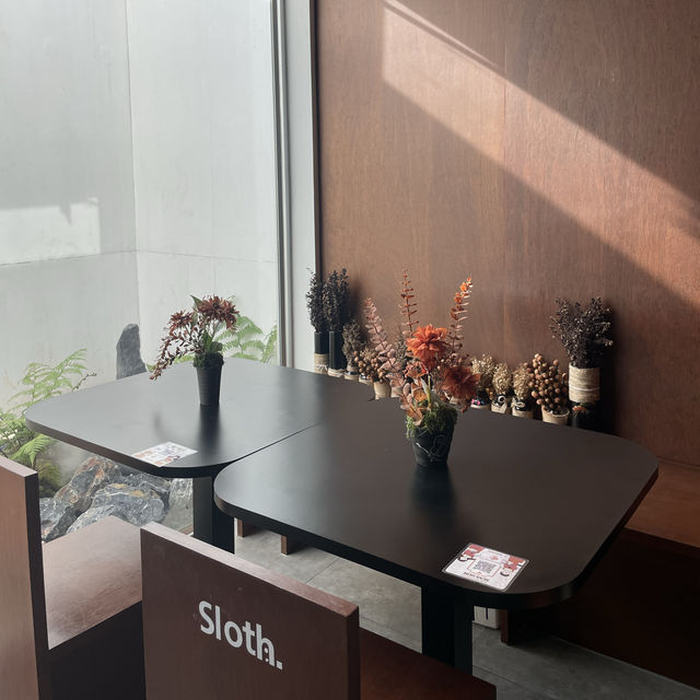 SLOTH. | คาเฟ่สุดเกร๋ที่คุณต้องห้ามพลาด 📍
