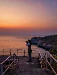 ช่องเขาขาด หาดหินกลม เกาะสีชัง ชลบุรี 