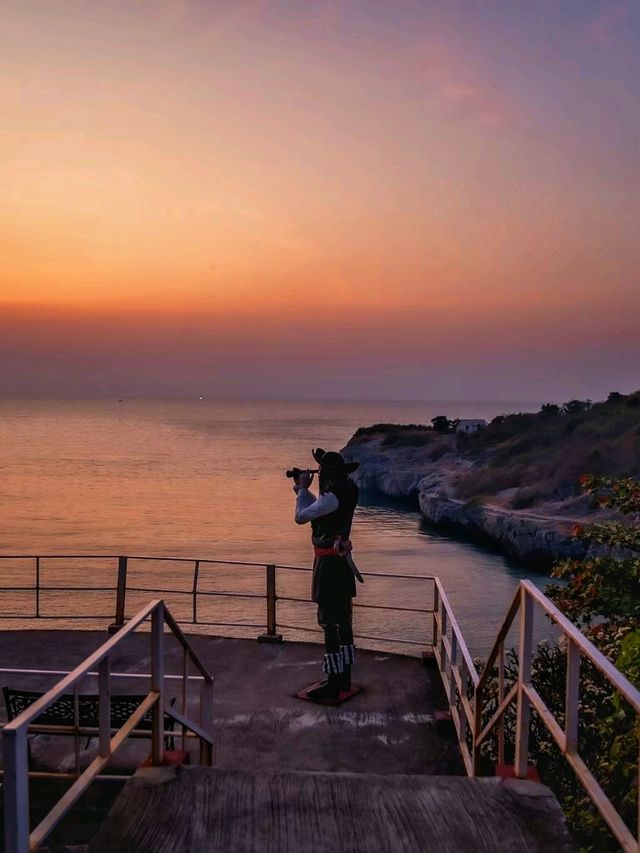 ช่องเขาขาด หาดหินกลม เกาะสีชัง ชลบุรี 