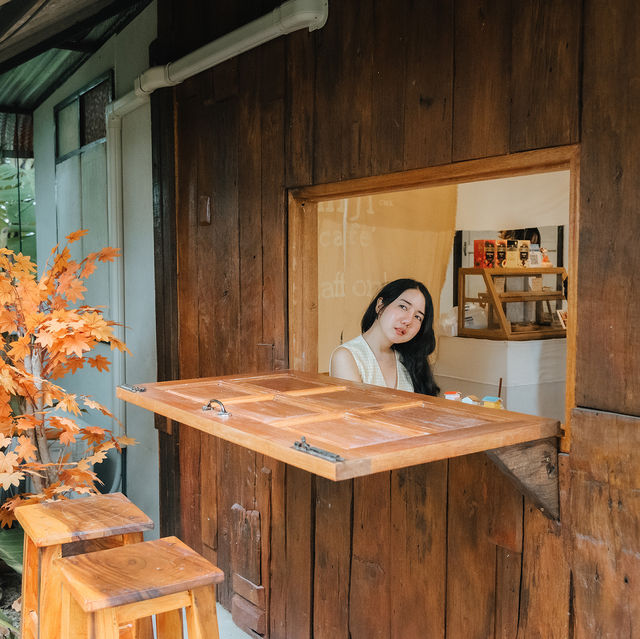 | Niji Cafe  |