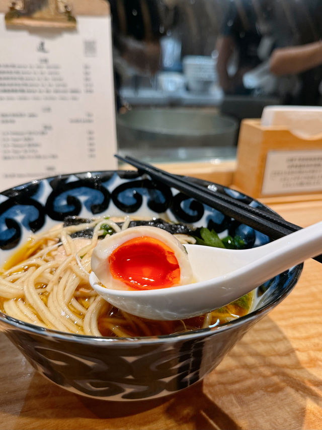 尋找隱蔽排隊拉麵店 🍜 實測中規中矩