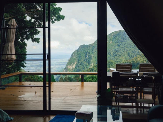 ที่พักในหมู่บ้านกลางสายหมอก บ้านสวนผาฮี้