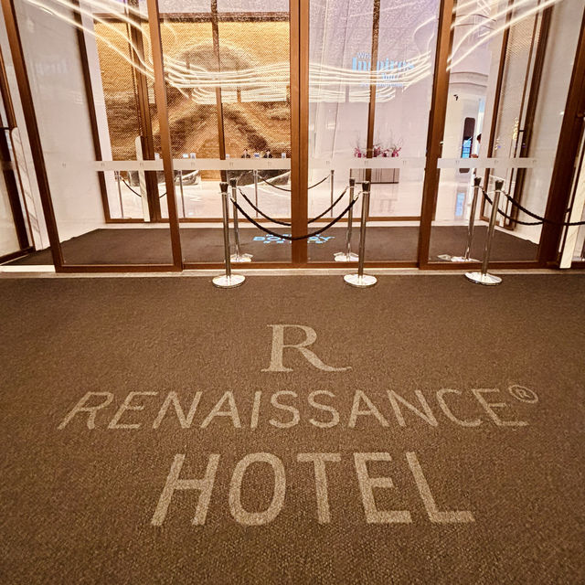"Renaissance Zhuhai Hotel: Luxury and Comfort in Guangdong Province"