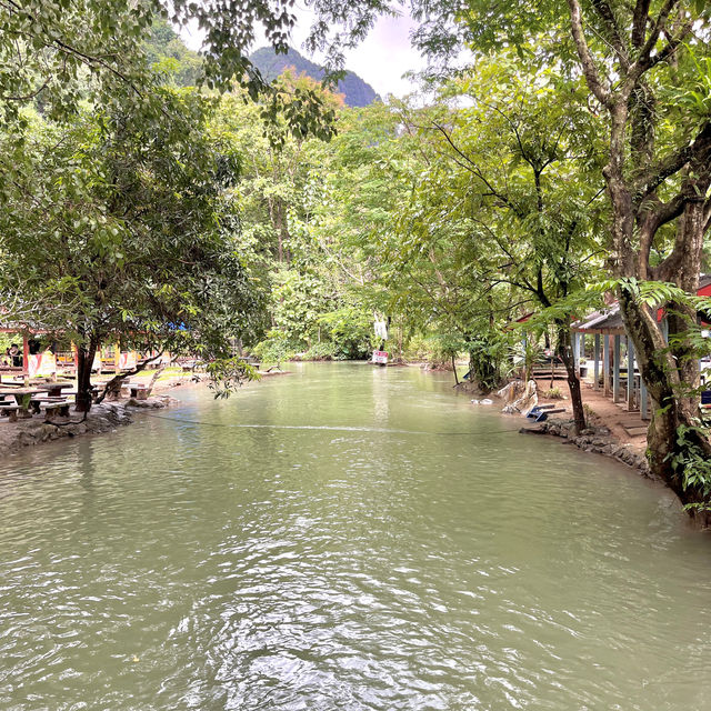 🔷 Discover the Mesmerizing Blue lagoons of Vang Vieng 🔷