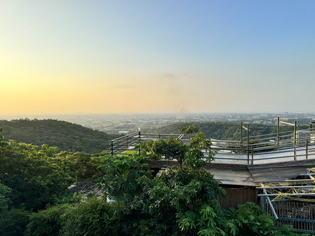 新竹湖口-空ㄟ咖啡 看夜景、夜夕陽的景觀咖啡廳|寵物友善餐廳可帶狗、有廣大的草皮 新竹湖口-空ㄟ咖啡 看夜景、夜夕陽的景觀咖啡廳|寵物友善餐廳可帶狗、有廣大的草皮