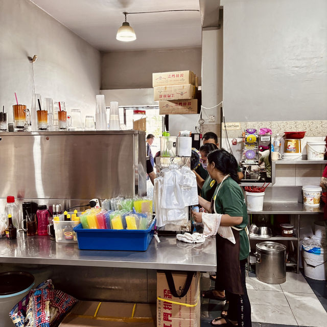 Local Delights at Chong Choon Cafe: Sarawak Laksa and Milk Tea