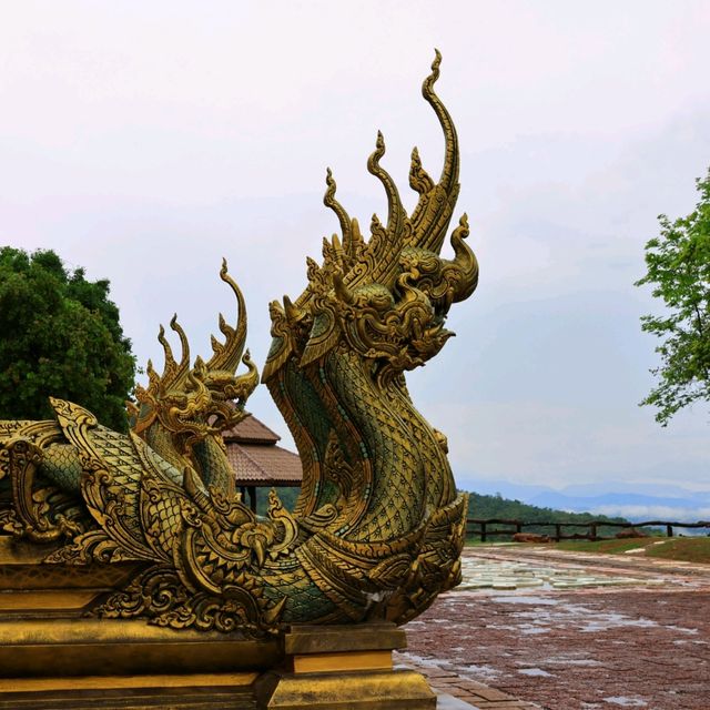 วัดสิรินธรวรารามภูพร้าว วัดสวยอุบลราชธานี